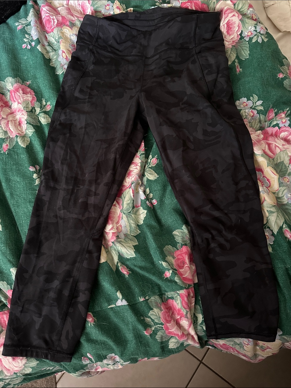 Black Camo Lululemon capri leggings size 12